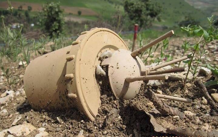 Two Kurdish Civilians Wounded by Landmine Explosion in Baneh