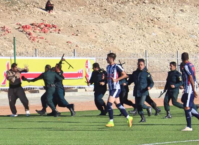 Law Enforcement Forces Beat Sardar Bukan Team’s Football Fans