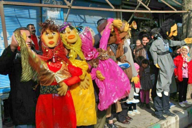 انتقاد تند امام جمعه شهر کنگاور از برگزاری مراسم رقص عروسک‌‌ها در این شهر