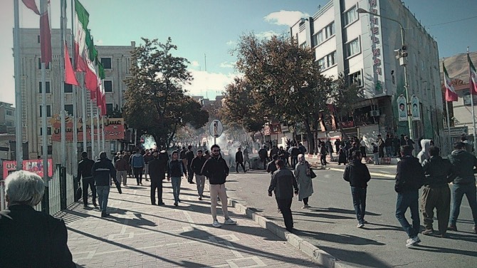 برگزاری تجمع اعتراضی در شهرهای مختلف کردستان/ بازداشت و مصدومیت شماری از شهروندان در پی حمله نیروهای گارد ویژه