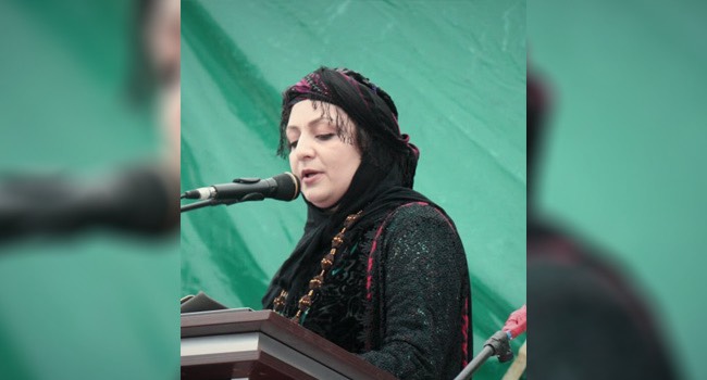 نوشهر؛ مژگان کاوسی، نویسنده کُرد جهت اجرای حکم حبس بازداشت و روانه زندان شد