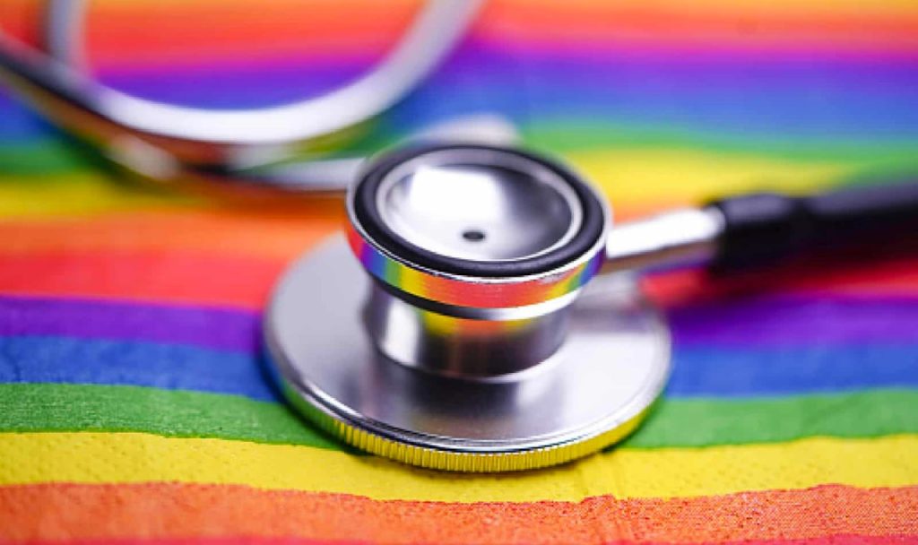 نامه سرگشاده جمعی از اعضای جامعه LGBTIA+ به جامعه پزشکان ایران: خواهان پایان تبعیض، خشونت و محروم سازی گسترده در مراکز بهداشتی و درمانی هستیم
