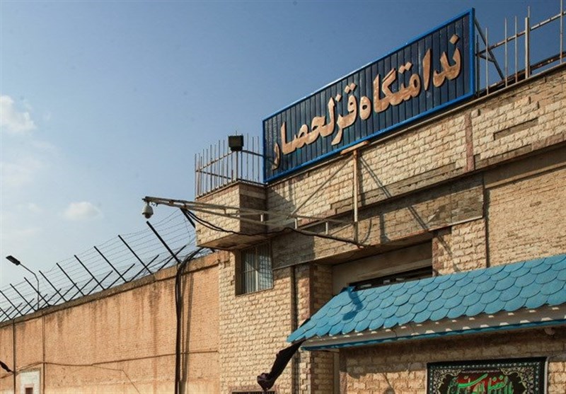 کرج؛ سه زندانی برای اجرای حکم اعدام به سلول انفرادی منتقل شدند/ تجمع خانواده‌ها در مقابل زندان